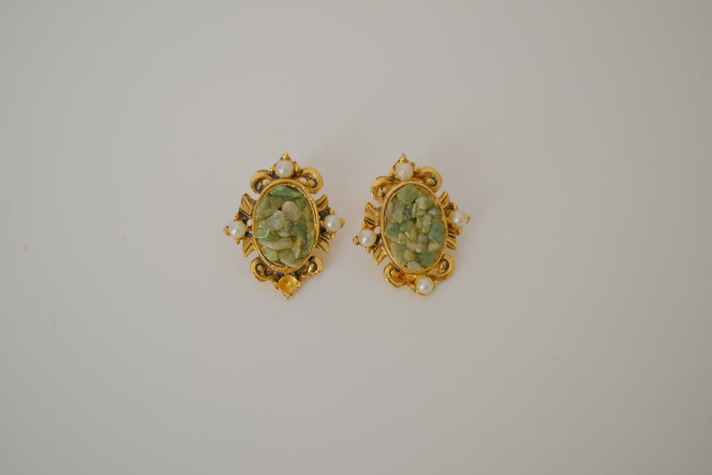 Vintage crushed Jade clip-on earring