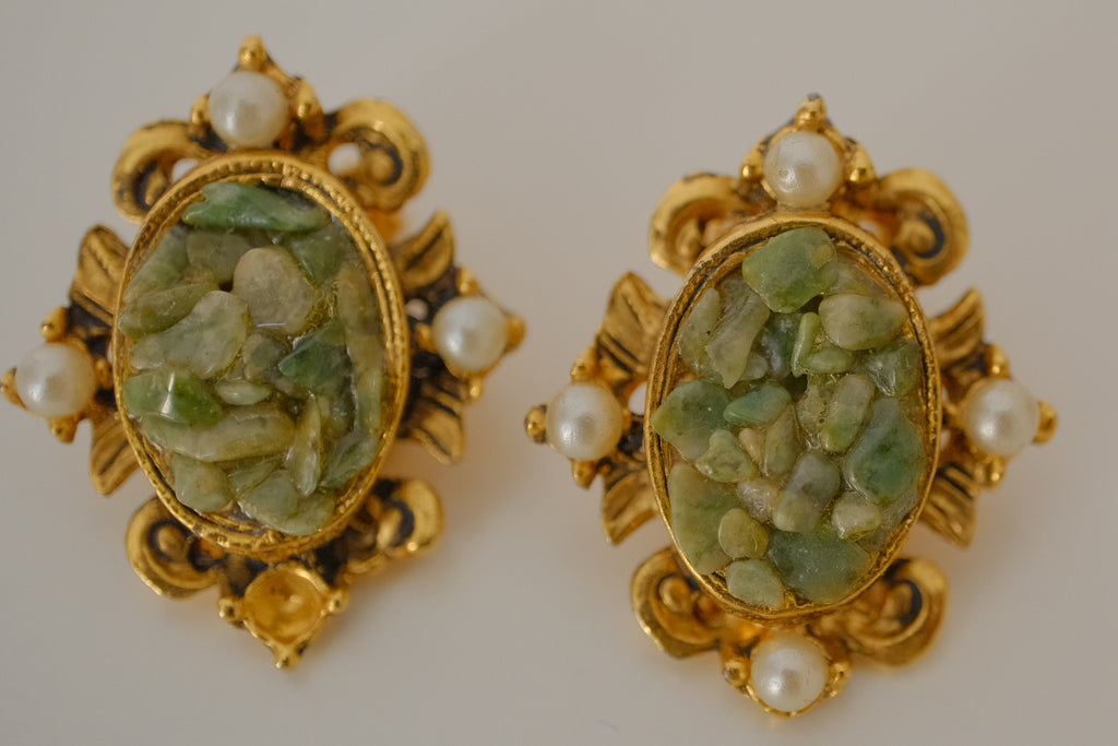 Vintage crushed Jade clip-on earring