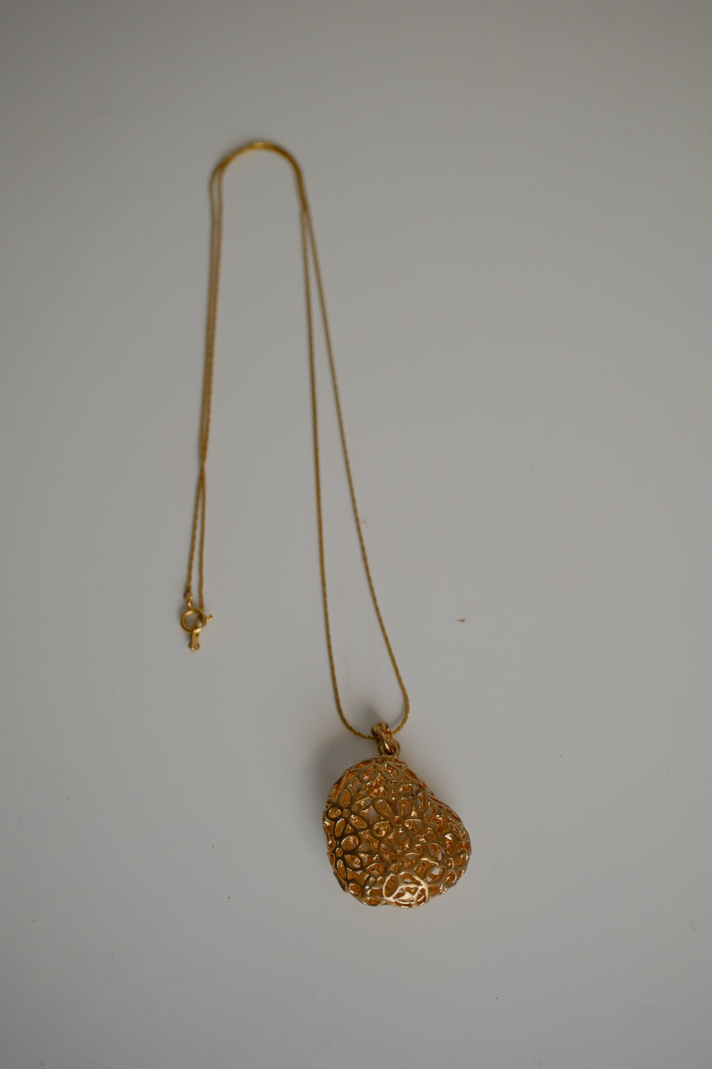 Vintage Gold-tone Open filigree design heart necklace