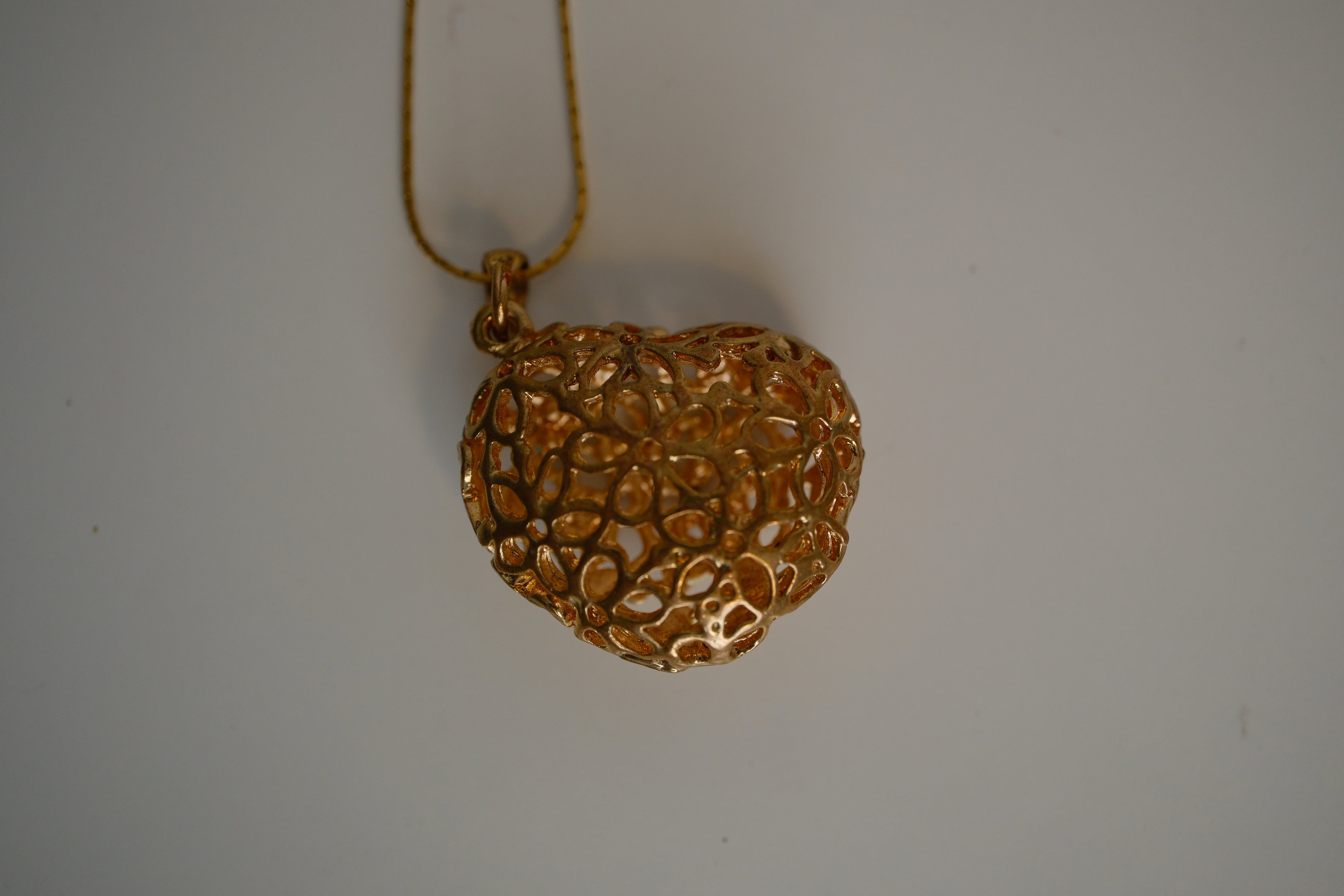Vintage Gold-tone Open filigree design heart necklace