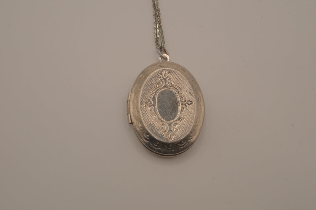 Vintage oval picture locket necklace