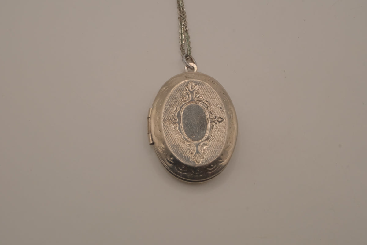 Vintage oval picture locket necklace
