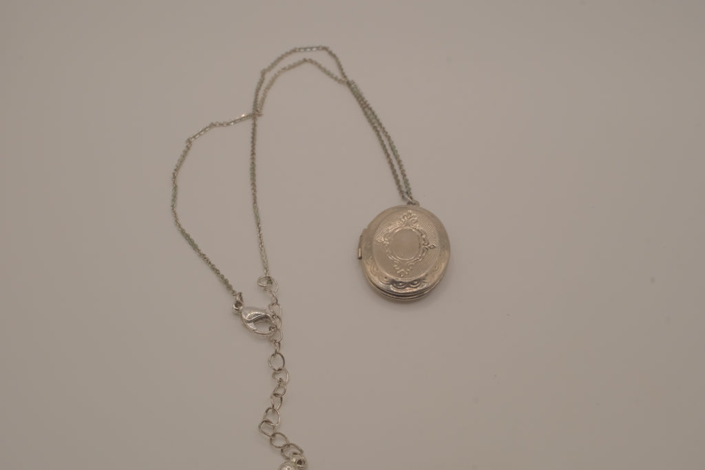 Vintage oval picture locket necklace