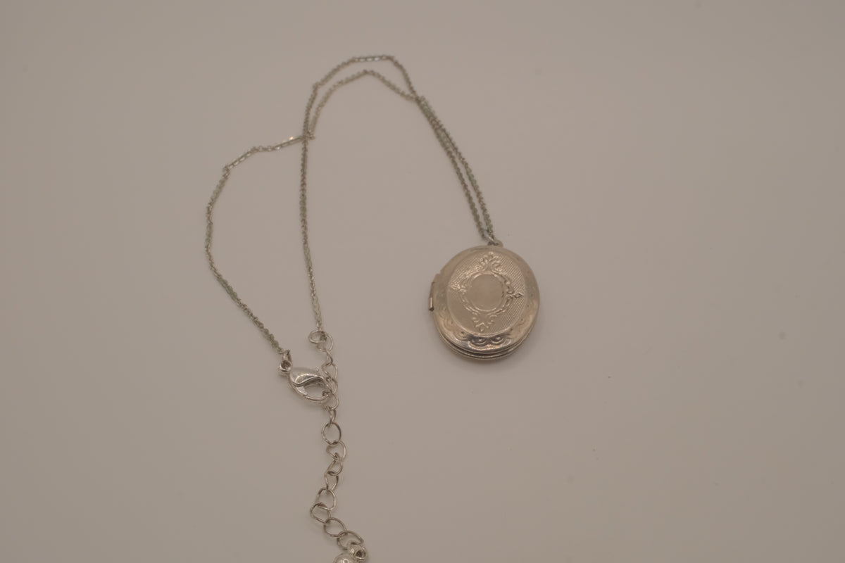 Vintage oval picture locket necklace