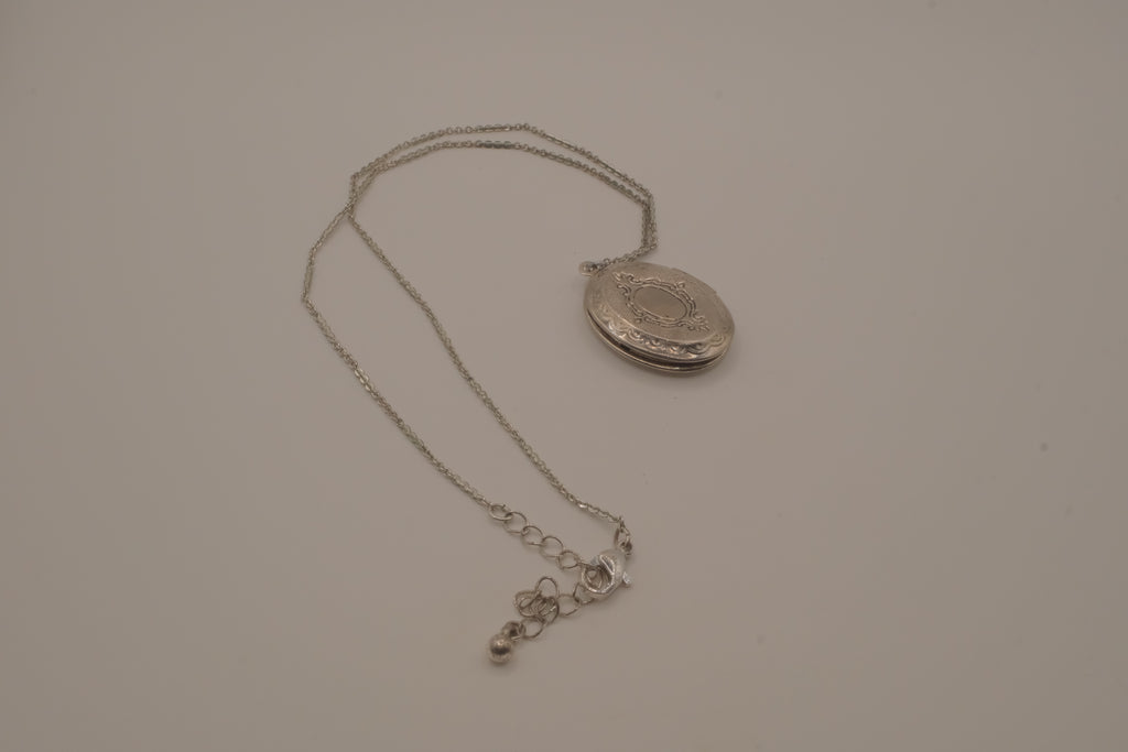 Vintage oval picture locket necklace