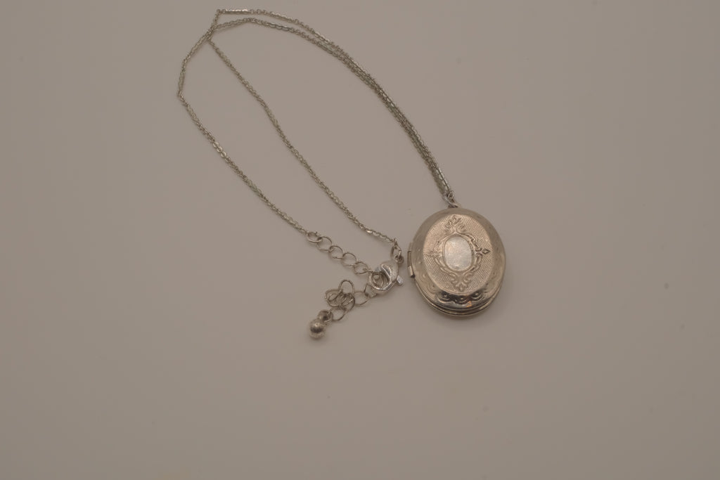 Vintage oval picture locket necklace