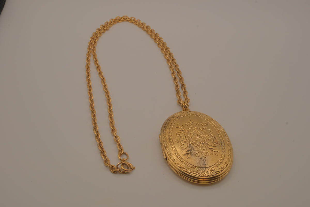 Vintage Victorian-style oval gold locket pendant