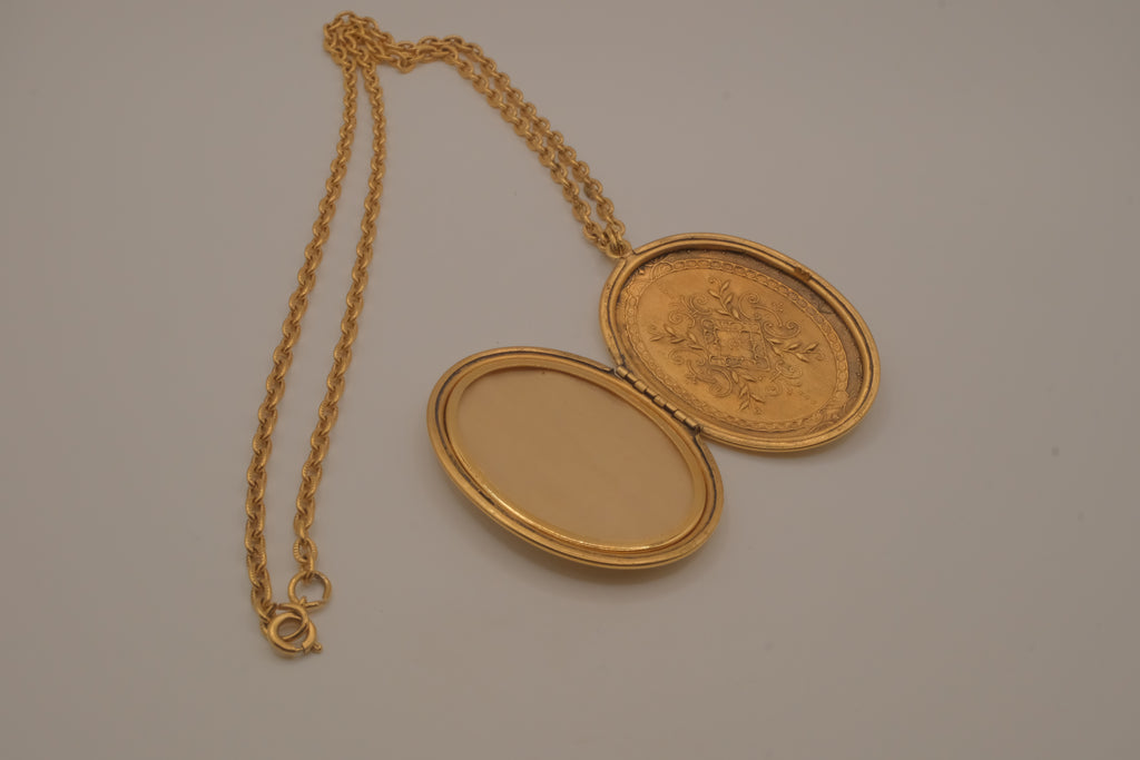 Vintage Victorian-style oval gold locket pendant