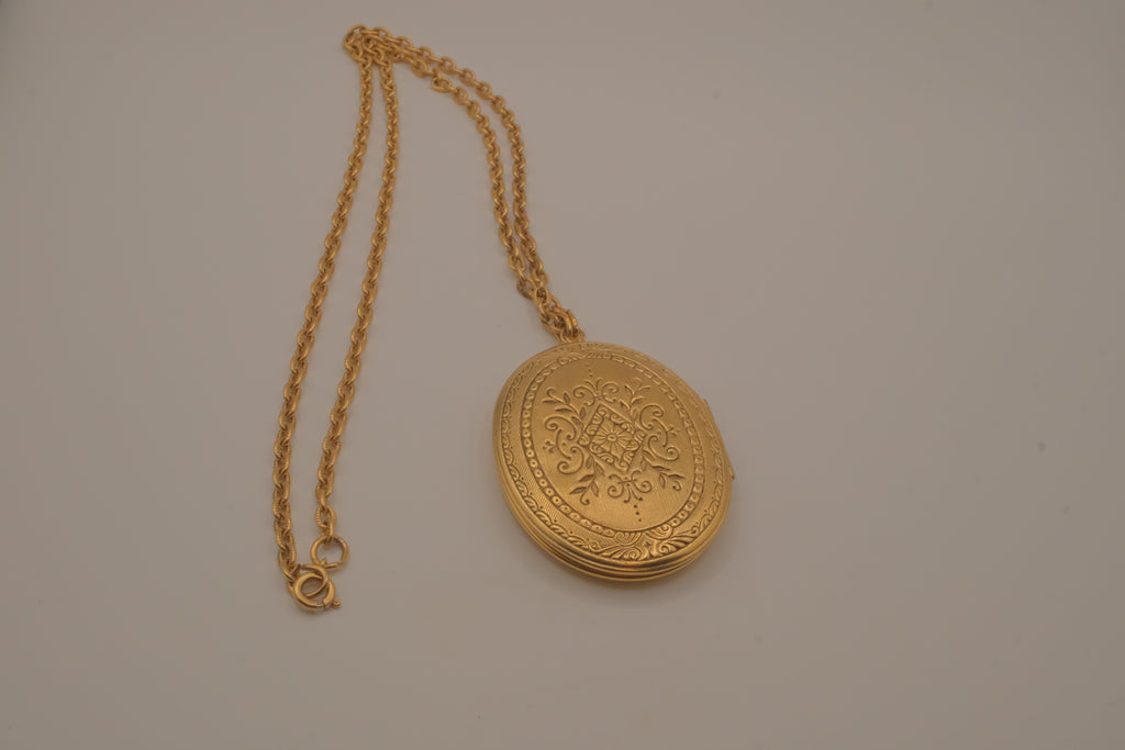 Vintage Victorian-style oval gold locket pendant
