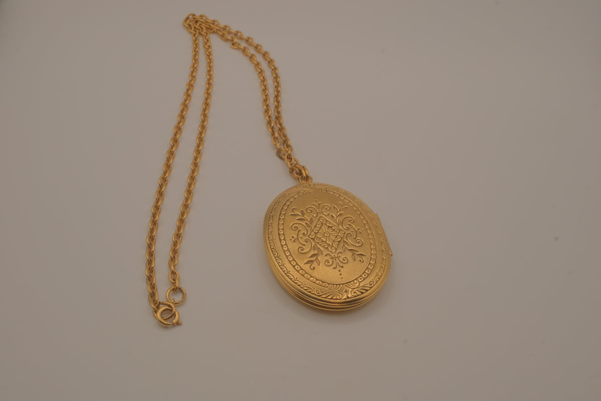 Vintage Victorian-style oval gold locket pendant