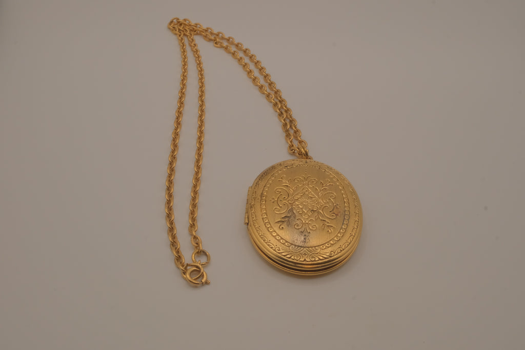 Vintage Victorian-style oval gold locket pendant