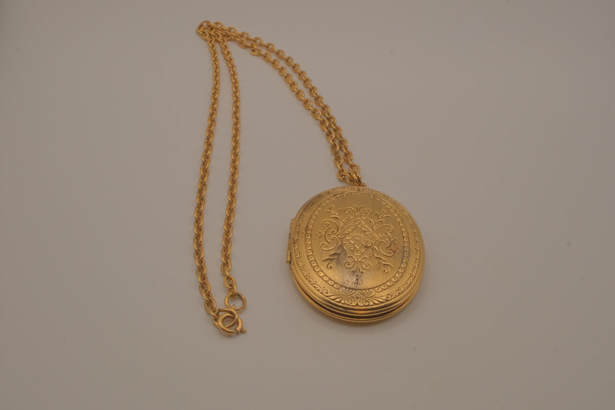 Vintage Victorian-style oval gold locket pendant