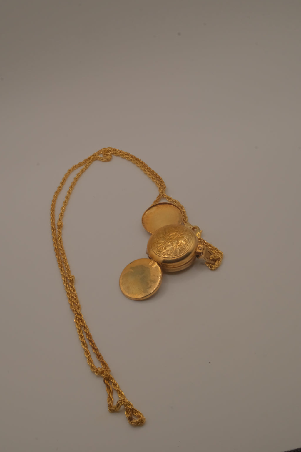 Vintage Gold Scrollwork 4-photo folding locket necklace