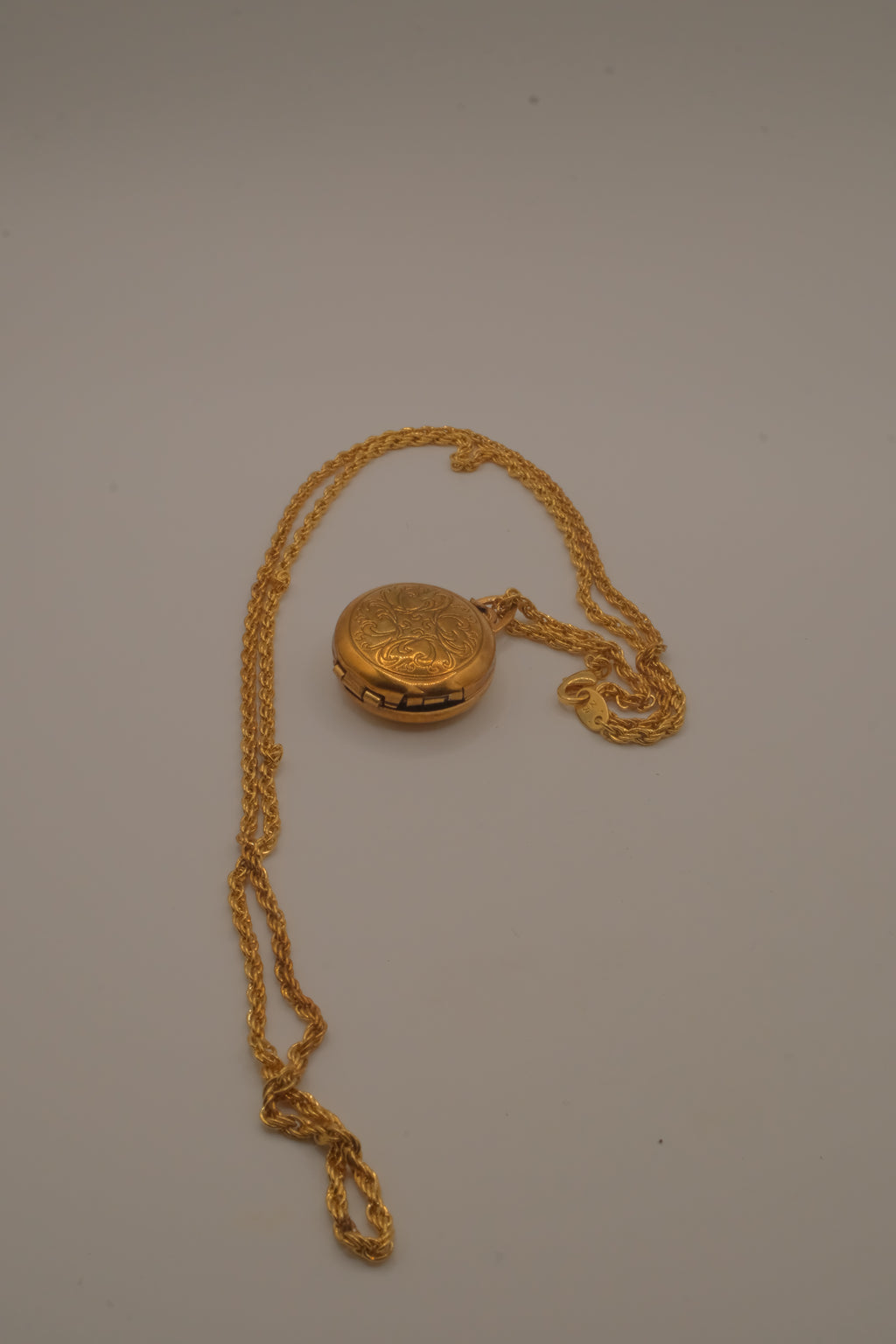 Vintage Gold Scrollwork 4-photo folding locket necklace