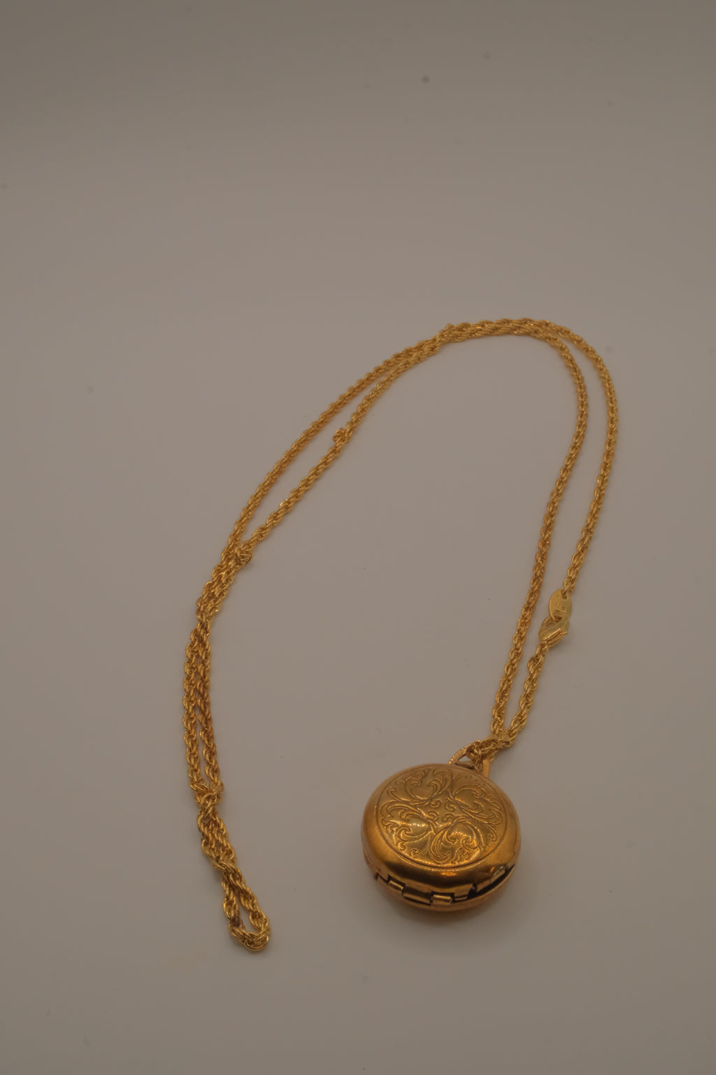 Vintage Gold Scrollwork 4-photo folding locket necklace