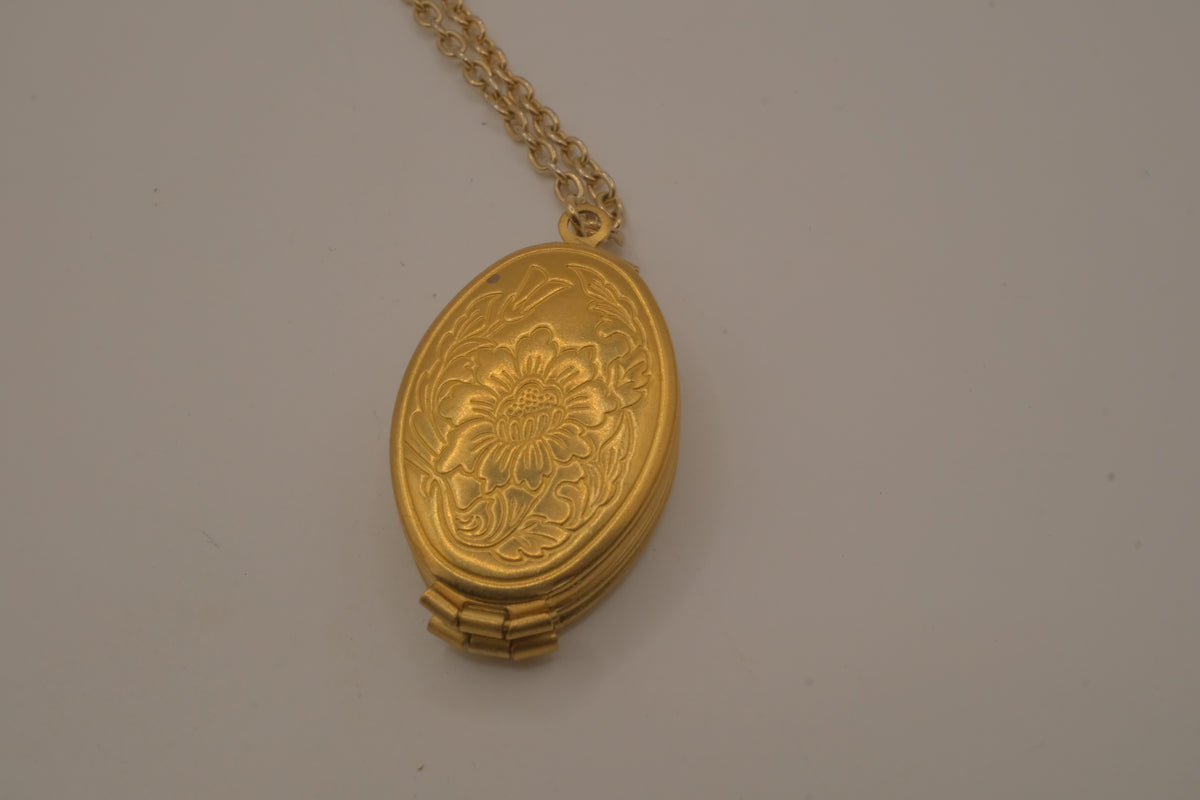 Vintage Gold Floral 4-photo folding locket necklace