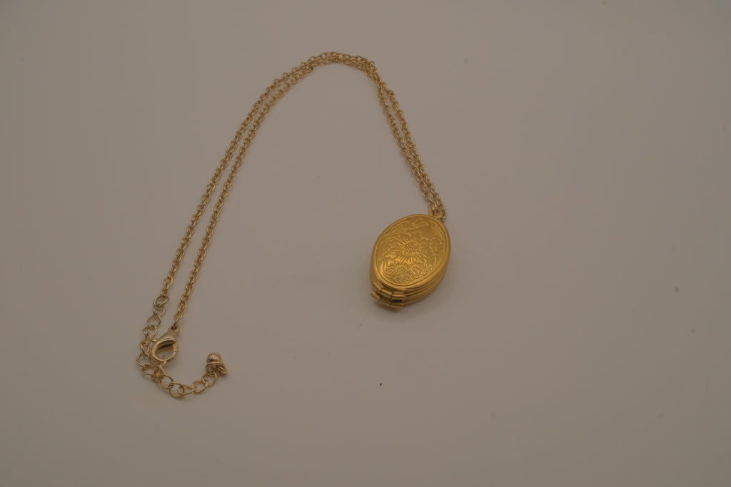 Vintage Gold Floral 4-photo folding locket necklace