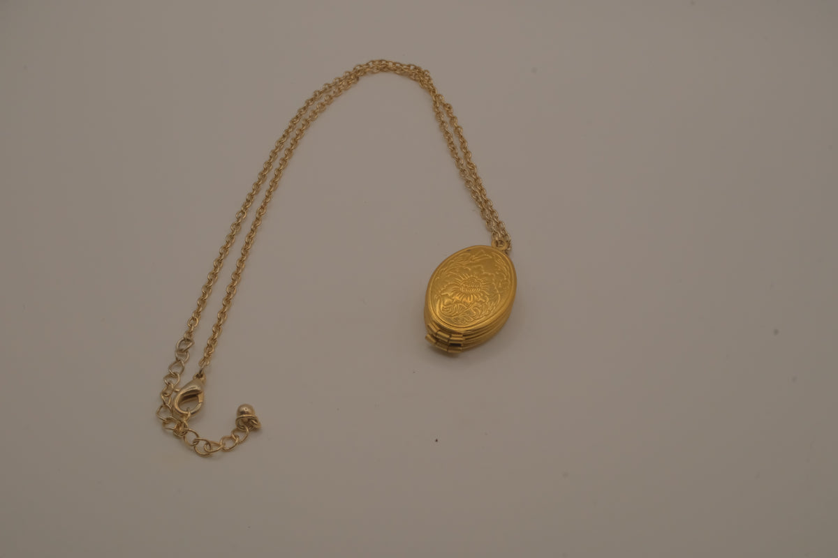 Vintage Gold Floral 4-photo folding locket necklace
