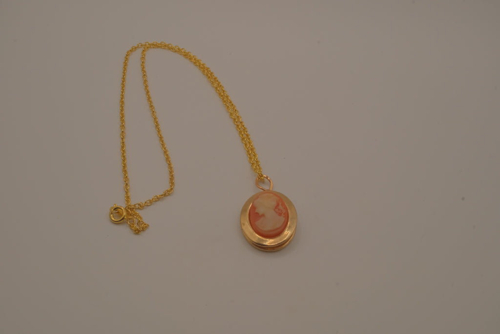 Vintage oval cameo pendant locket necklace