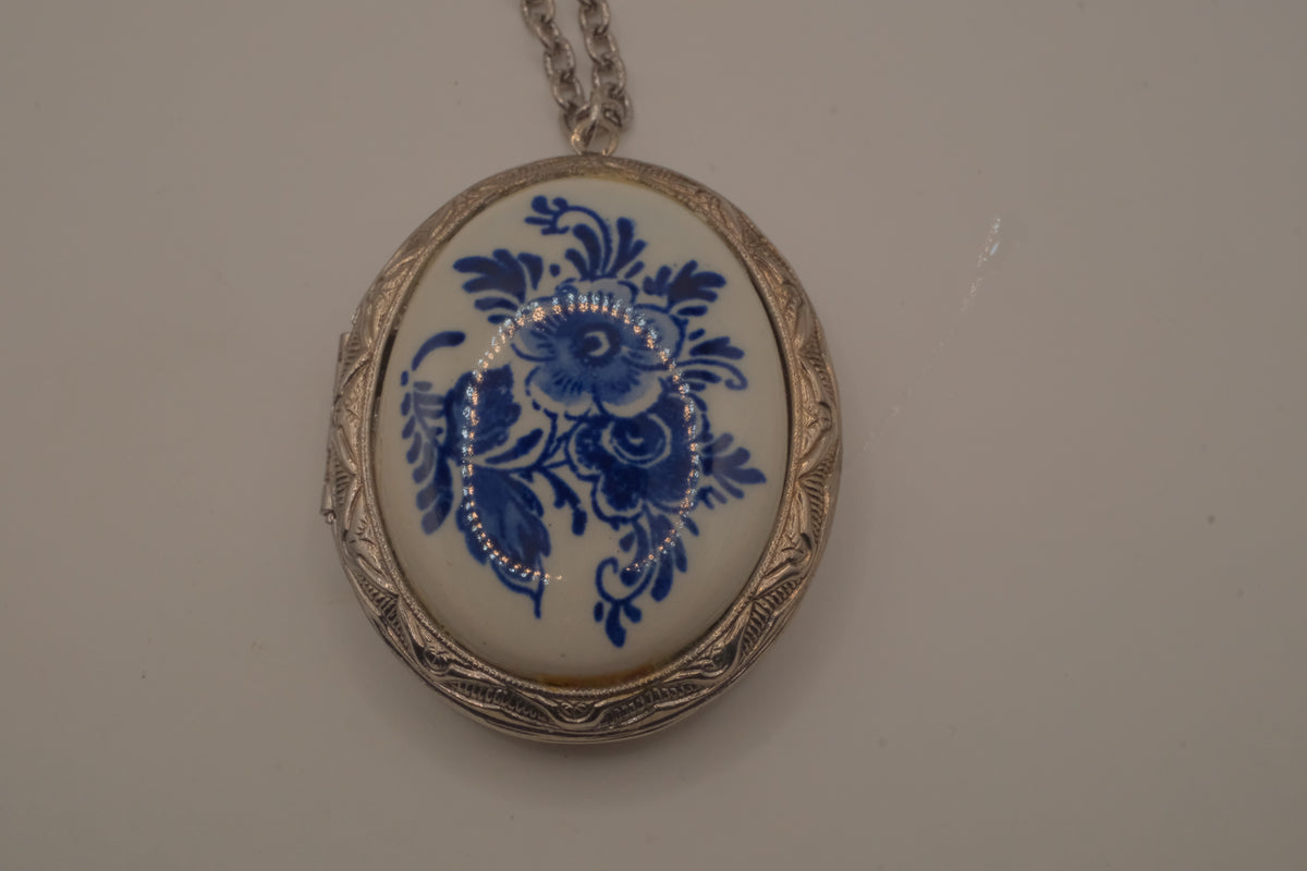 Vintage Delft Blue (Delfts Blauw) oval porcelain locket pendant