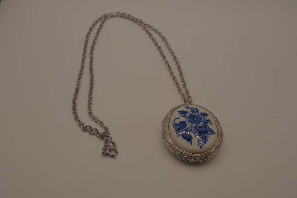Vintage Delft Blue (Delfts Blauw) oval porcelain locket pendant