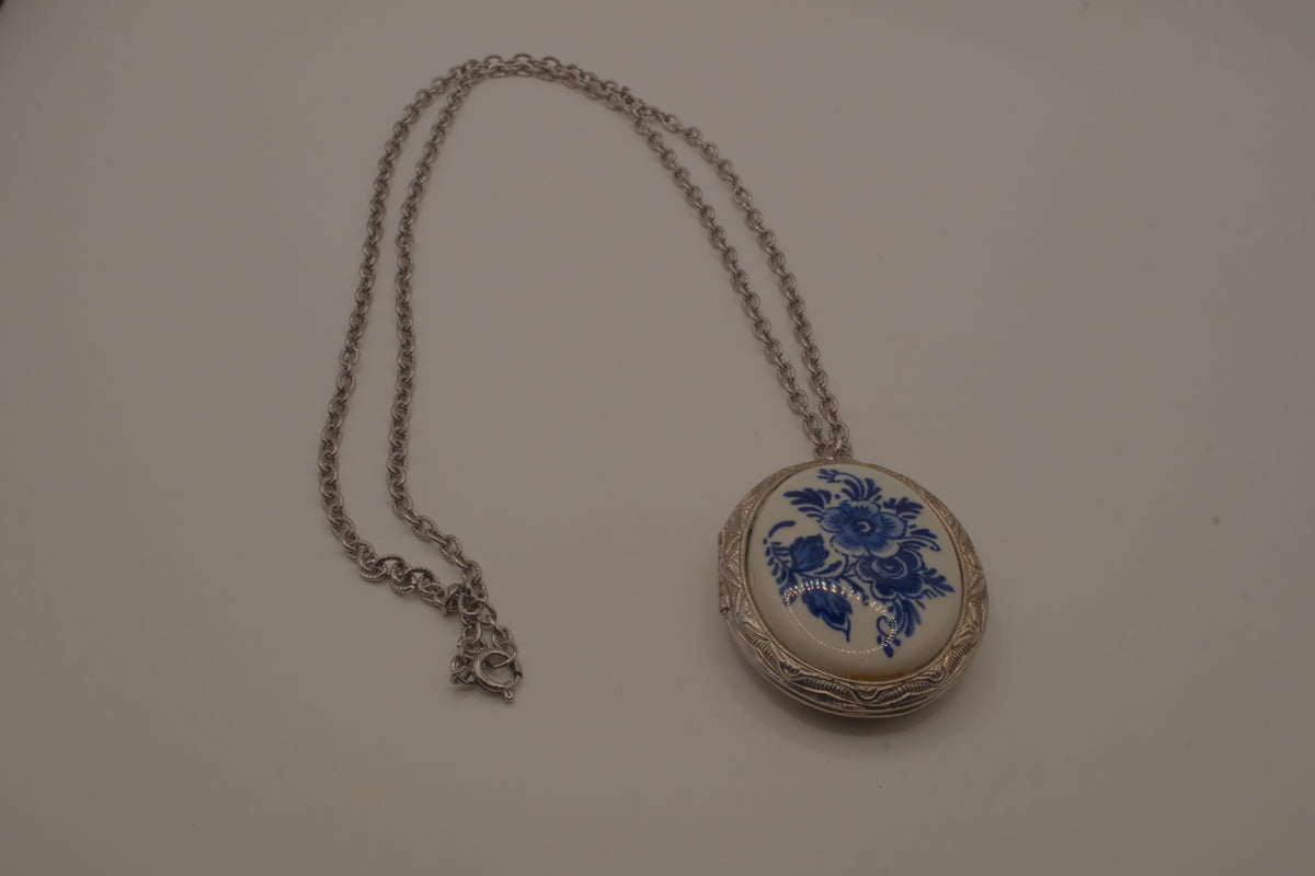 Vintage Delft Blue (Delfts Blauw) oval porcelain locket pendant