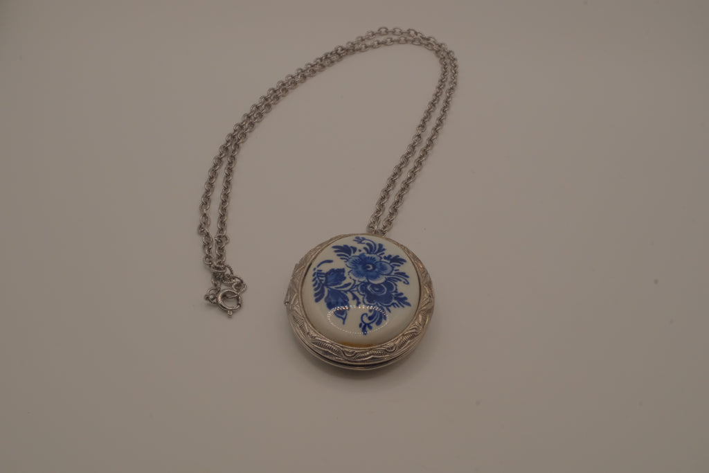 Vintage Delft Blue (Delfts Blauw) oval porcelain locket pendant