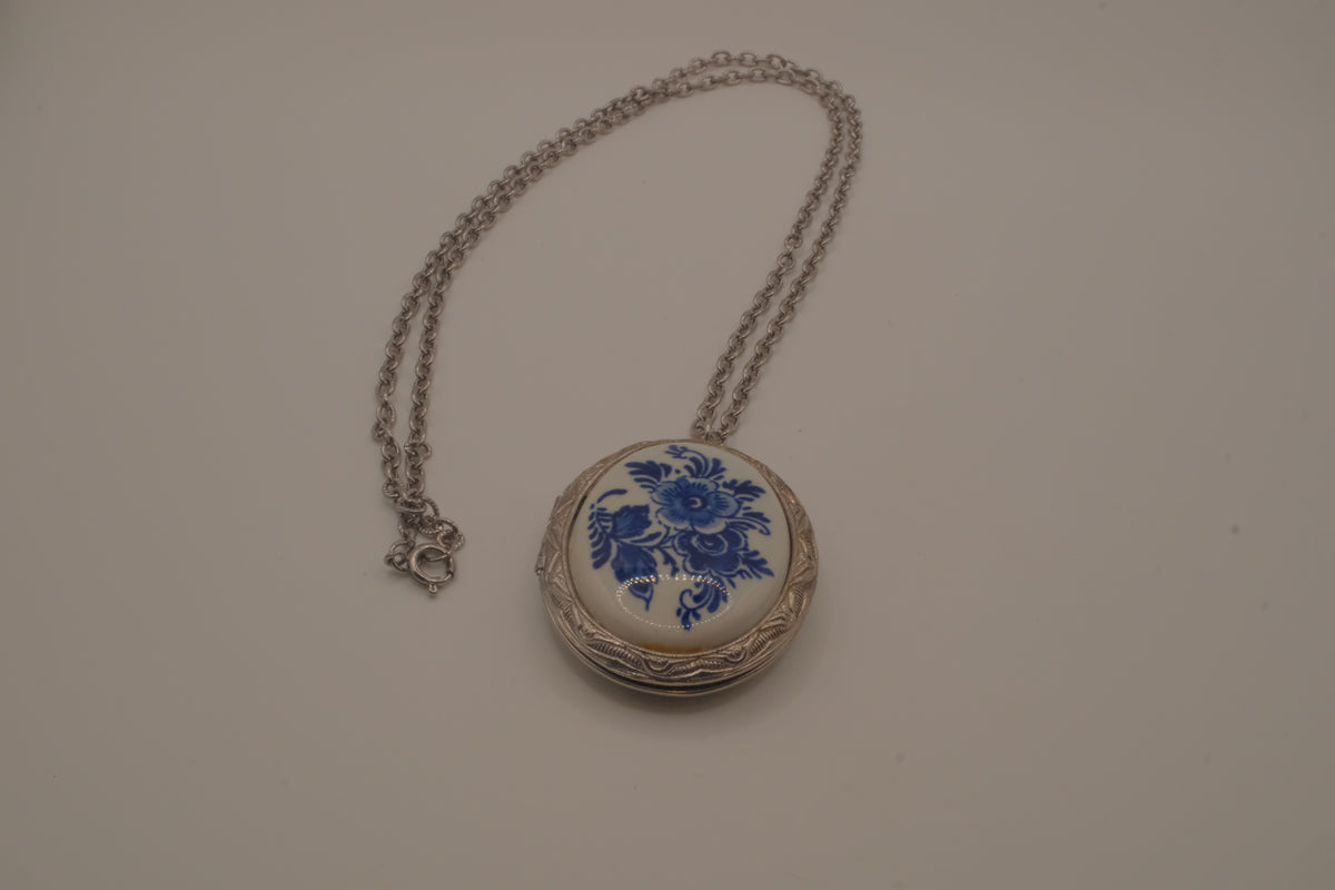 Vintage Delft Blue (Delfts Blauw) oval porcelain locket pendant