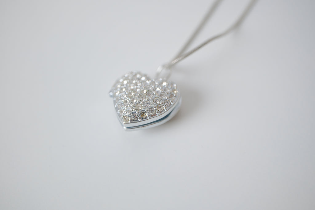 Vintage Avon Heart Locket necklace