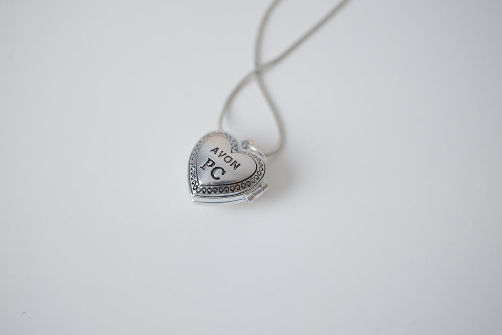 Vintage Avon Heart Locket necklace