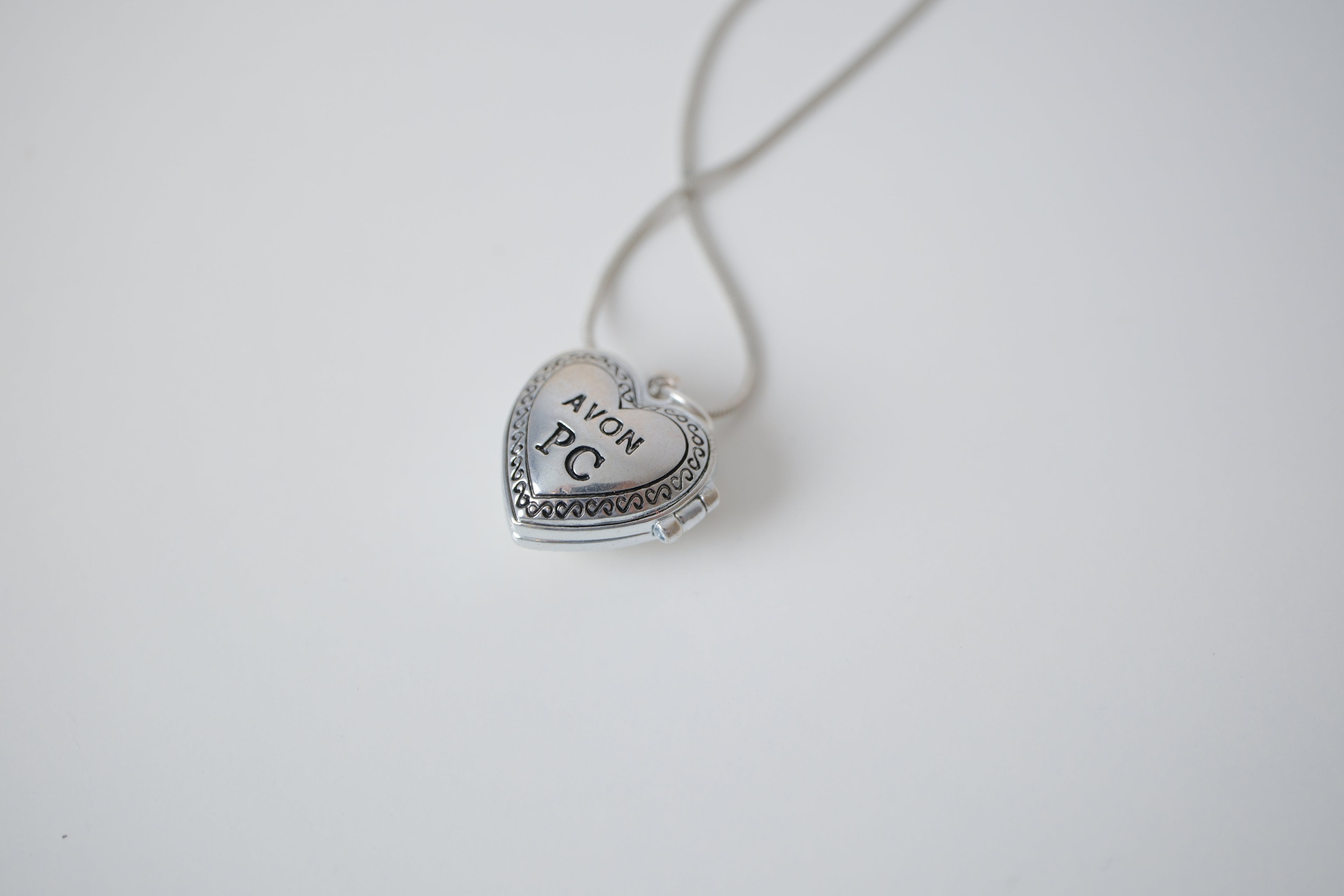 Vintage Avon Heart Locket necklace