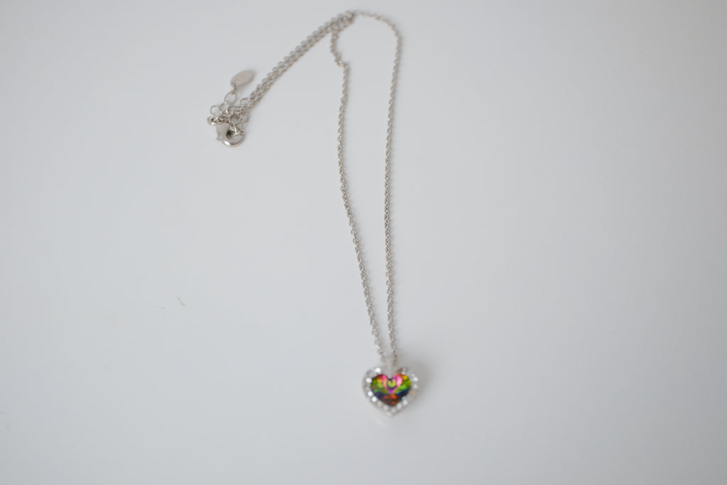 Amber Lee iridescent heart-shaped pendant necklace