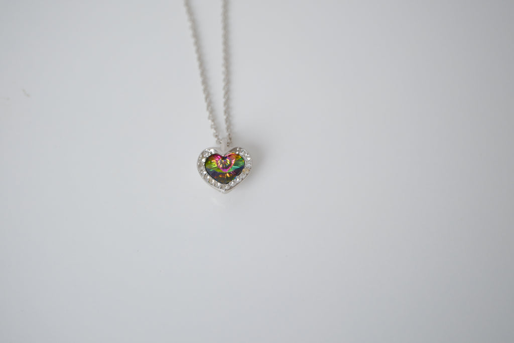 Amber Lee iridescent heart-shaped pendant necklace