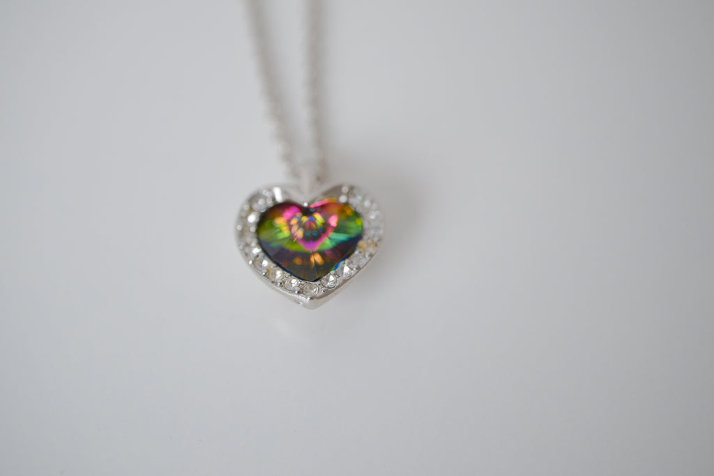Amber Lee iridescent heart-shaped pendant necklace