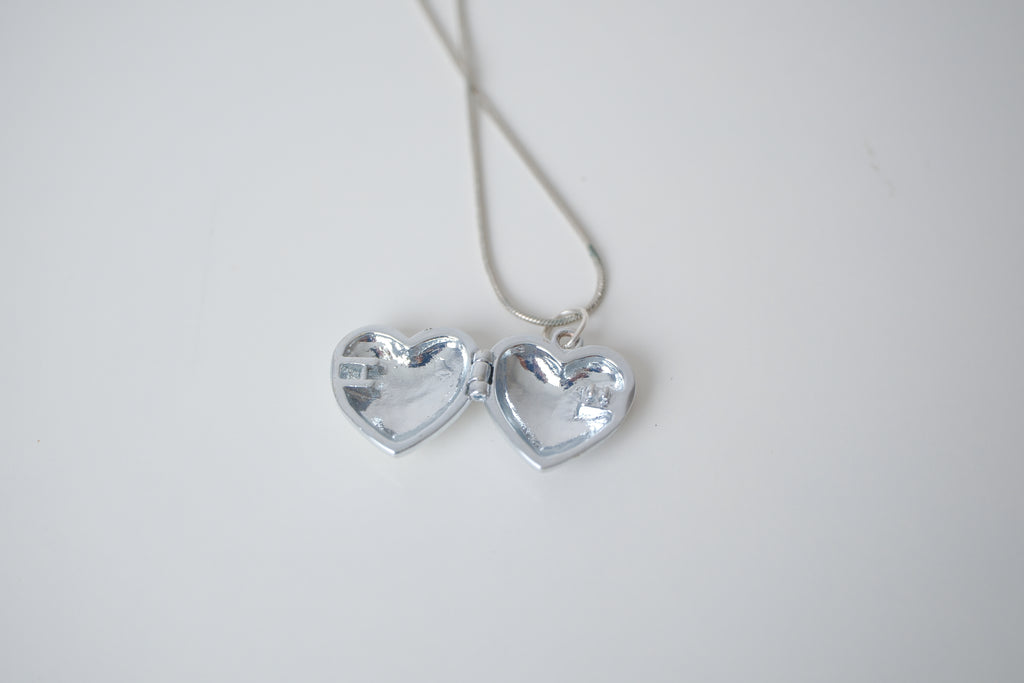 Vintage Avon Heart Locket necklace