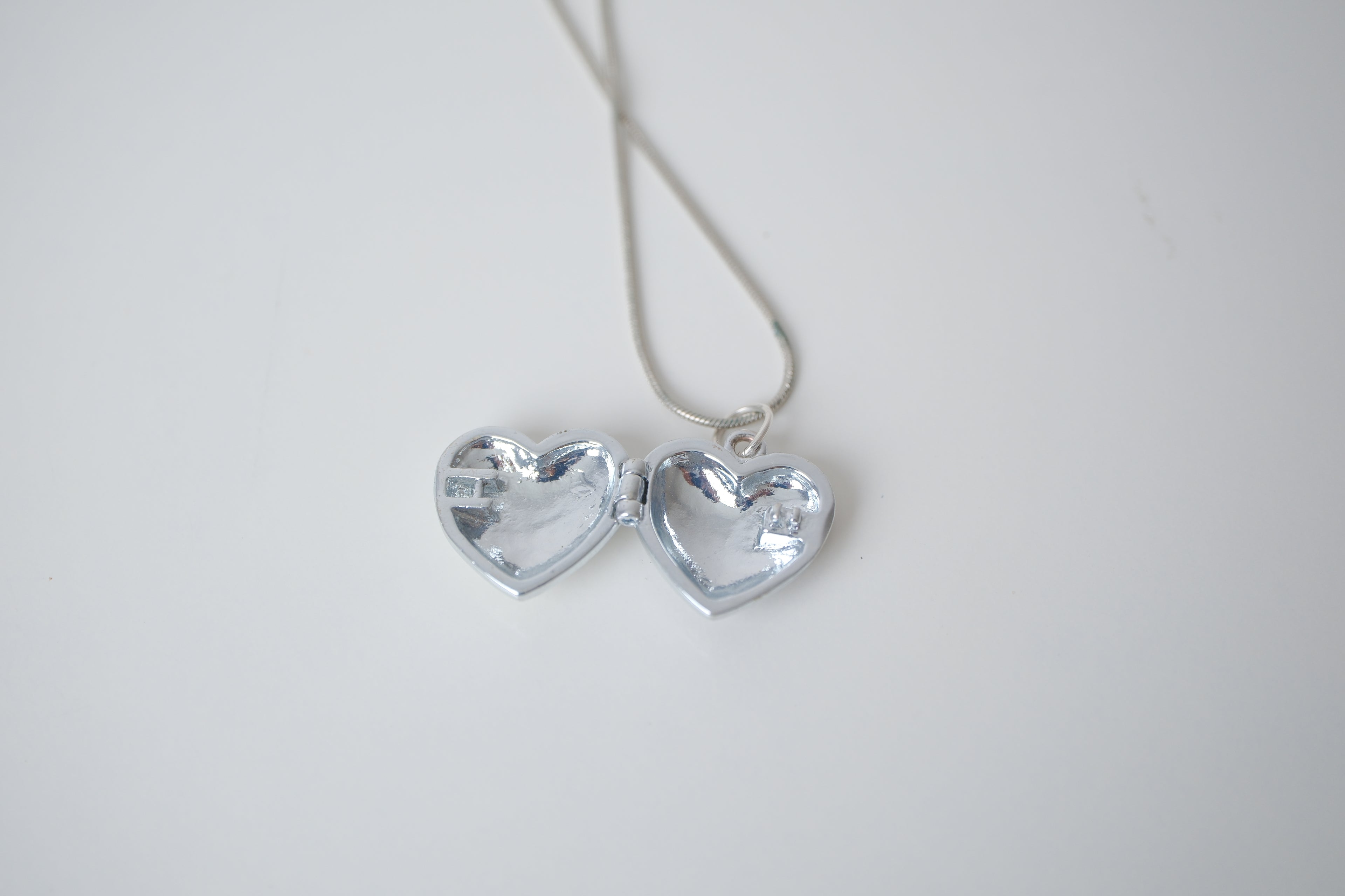 Vintage Avon Heart Locket necklace
