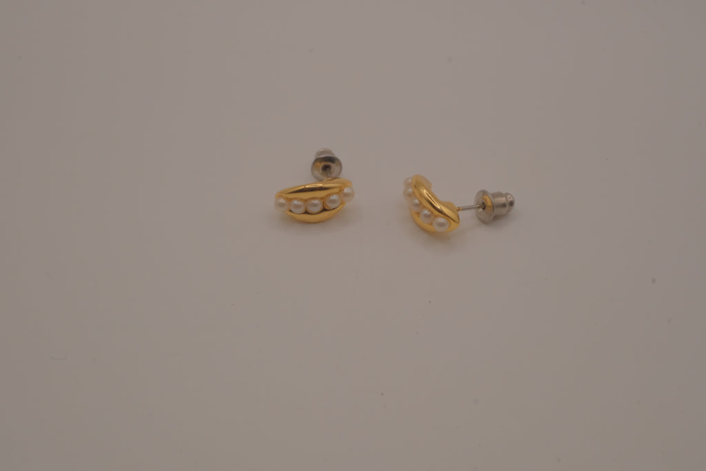 Vintage "peas in a pod" stud earrings