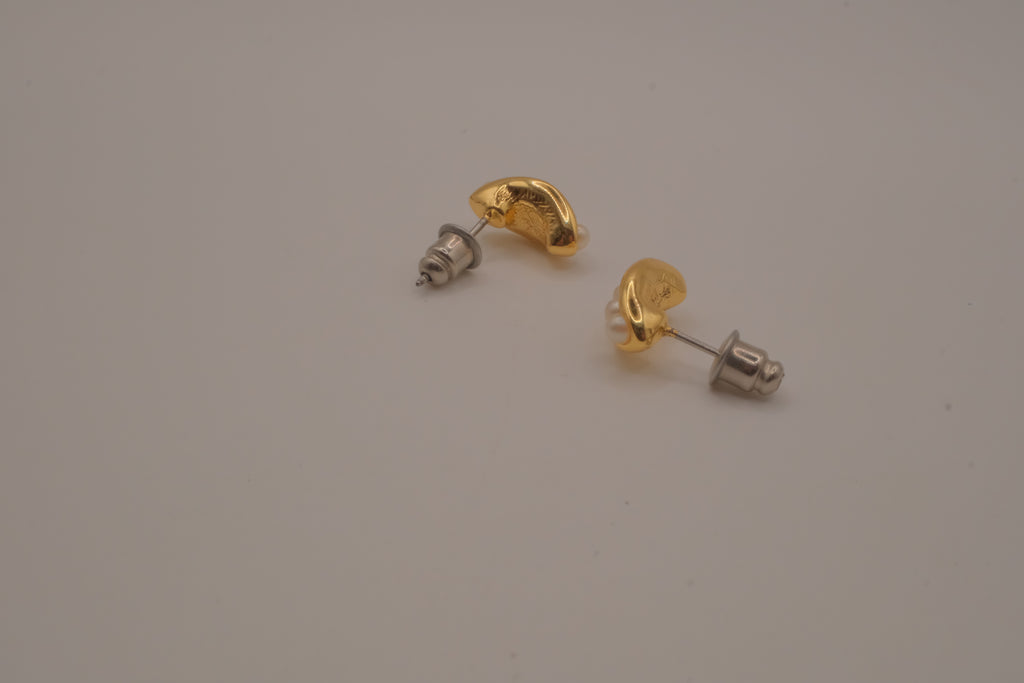 Vintage "peas in a pod" stud earrings