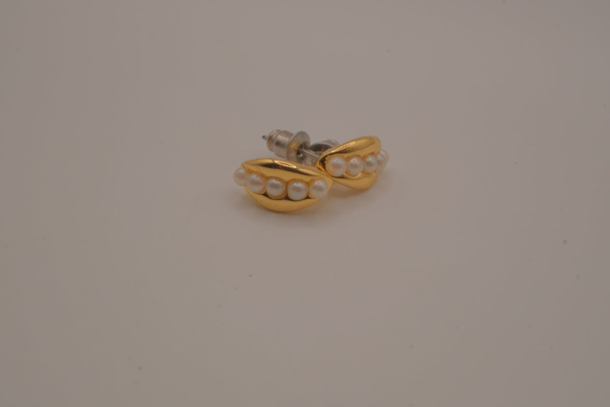 Vintage "peas in a pod" stud earrings