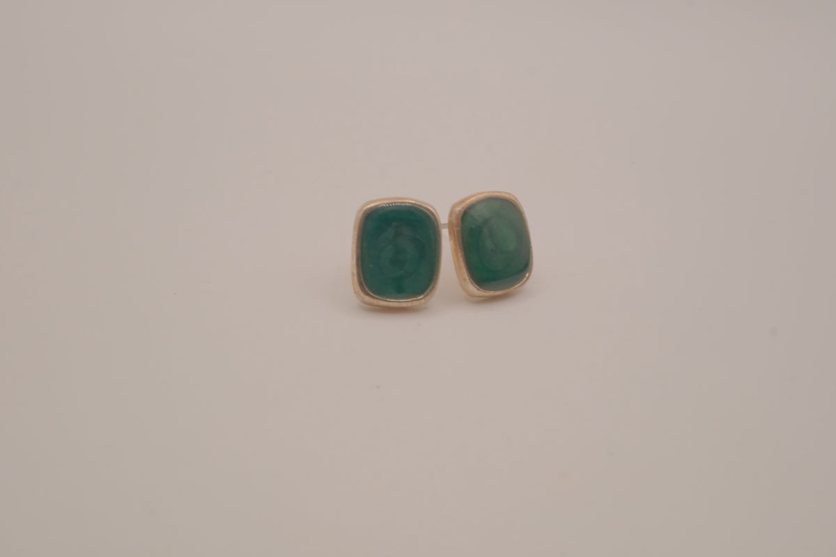 Vintage cushion-cut green cabochon stud earrings&nbsp;