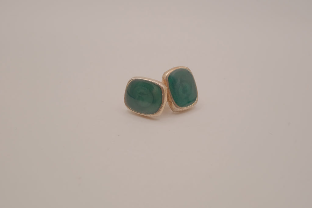 Vintage cushion-cut green cabochon stud earrings&nbsp;