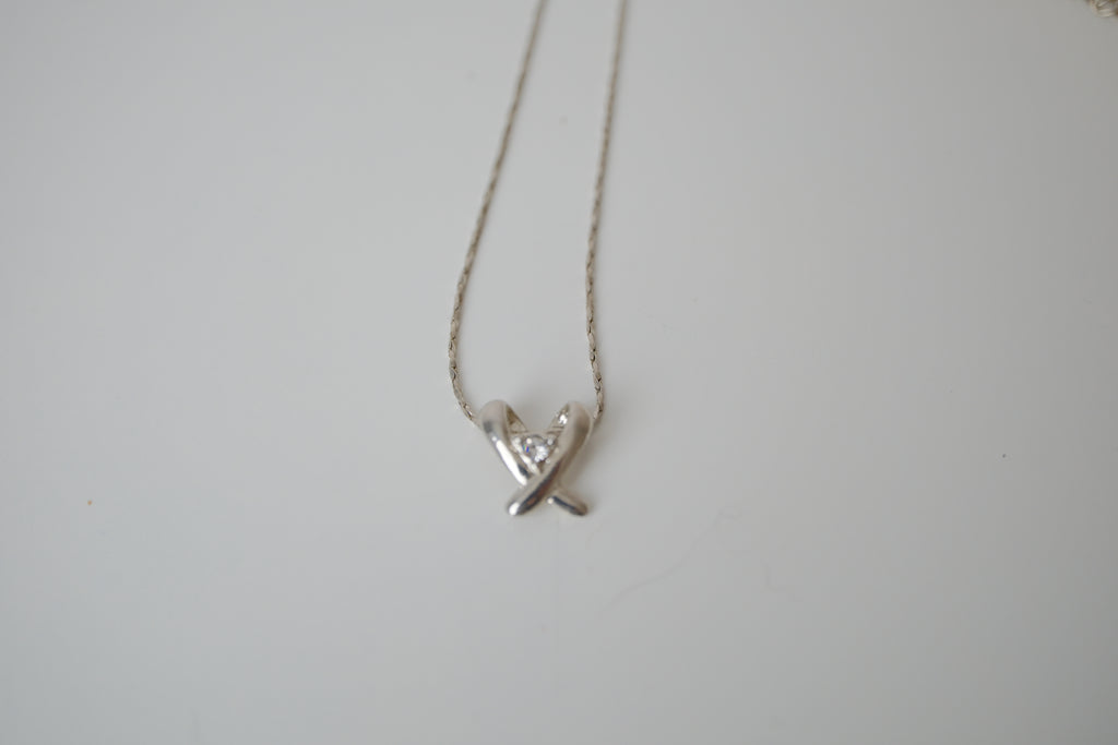 Silver toned Kiss pendant necklace