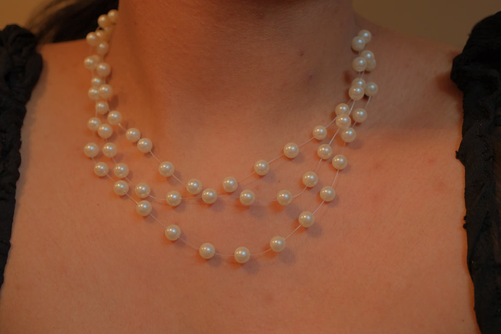 Avon "Pearlesque" Triple Illusion Necklace