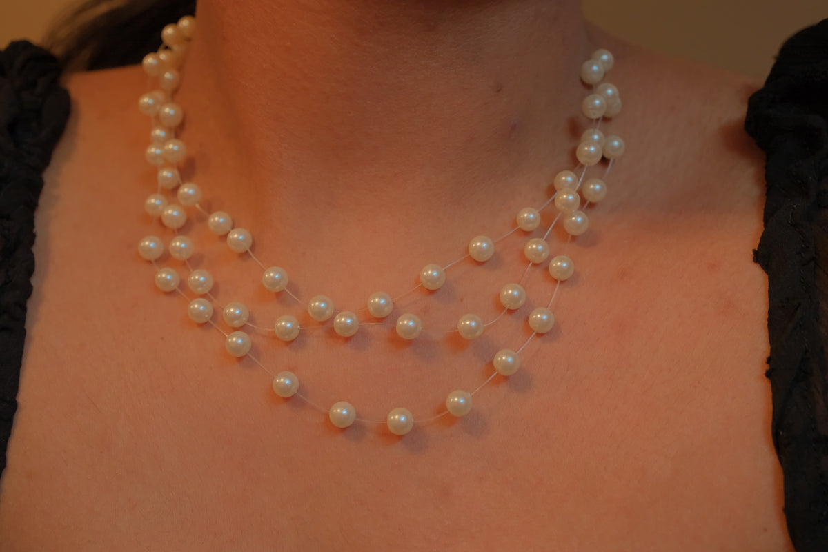 Avon "Pearlesque" Triple Illusion Necklace