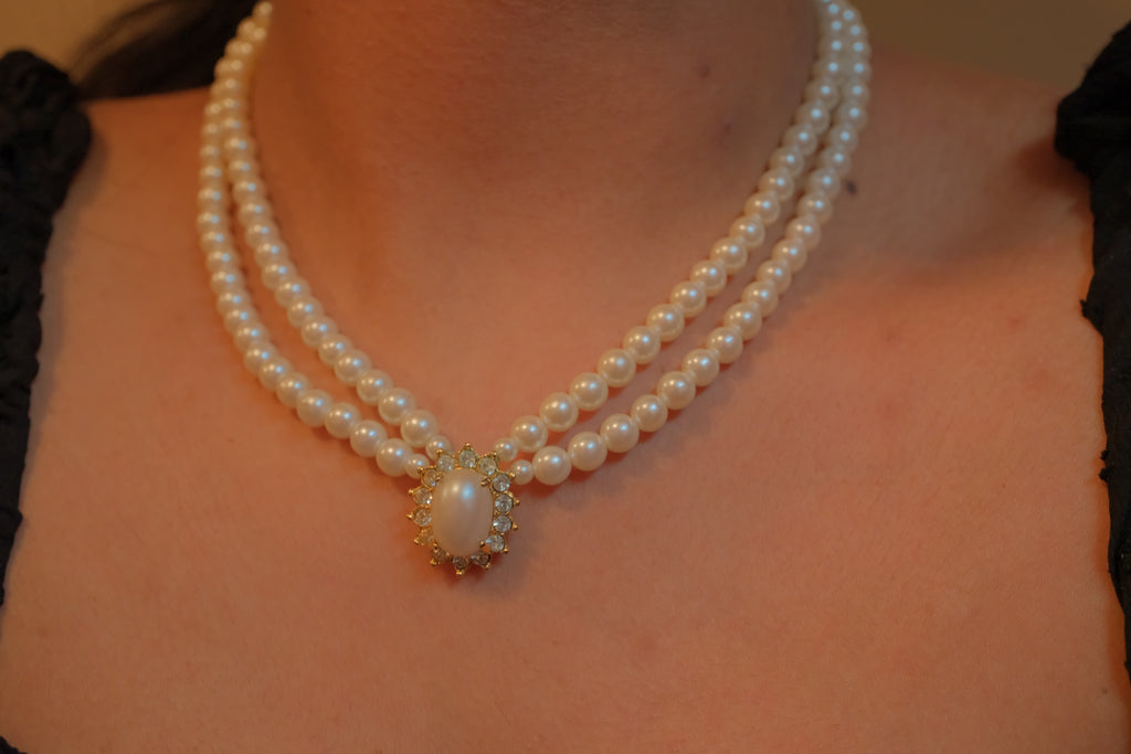 Vintage double-strand pearl necklace