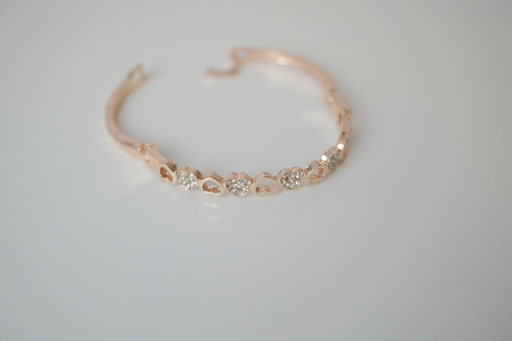 Rose gold heart-linked bracelet