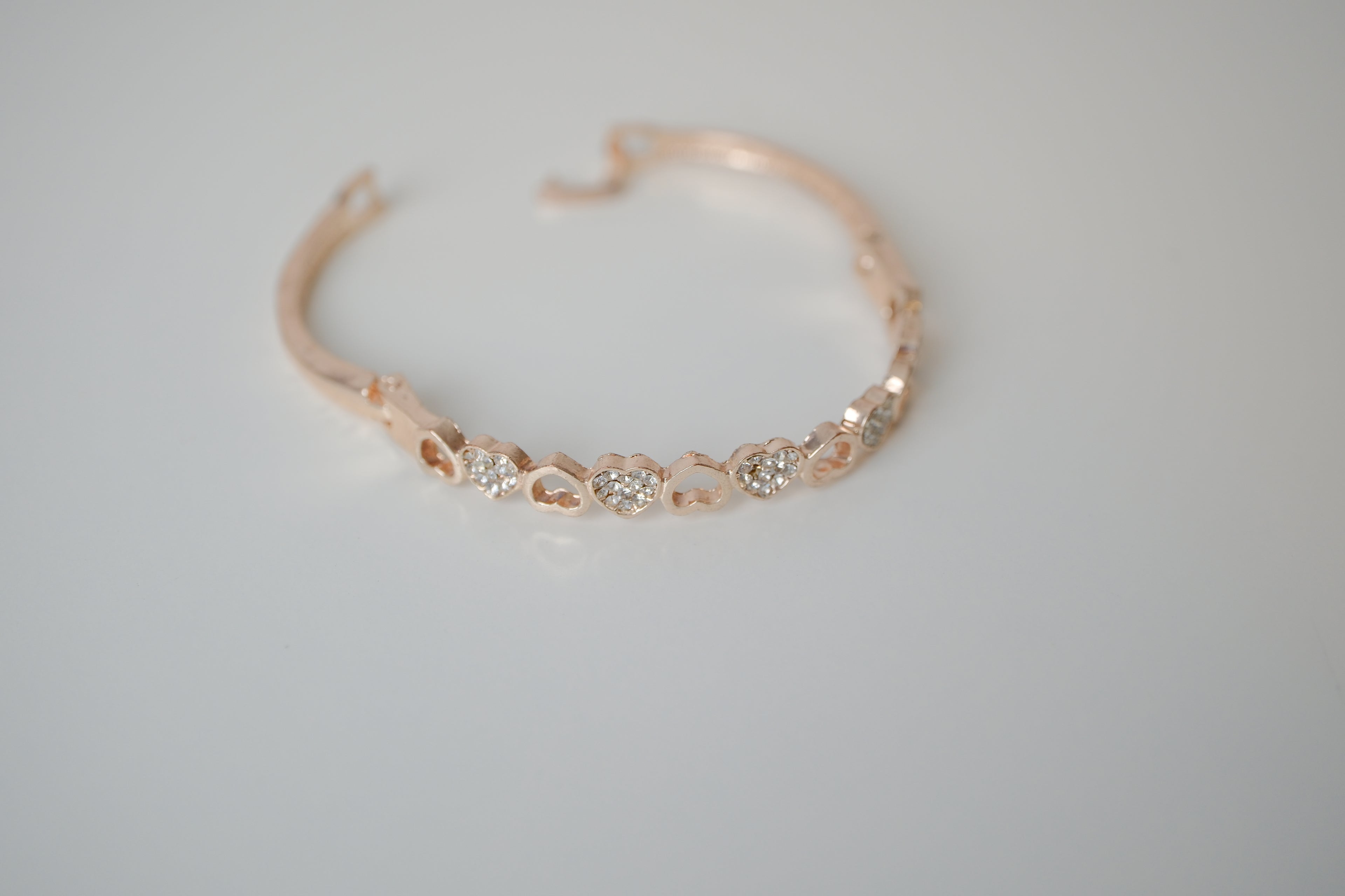 Rose gold heart-linked bracelet
