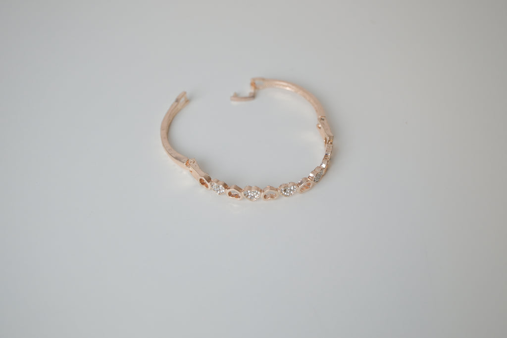 Rose gold heart-linked bracelet