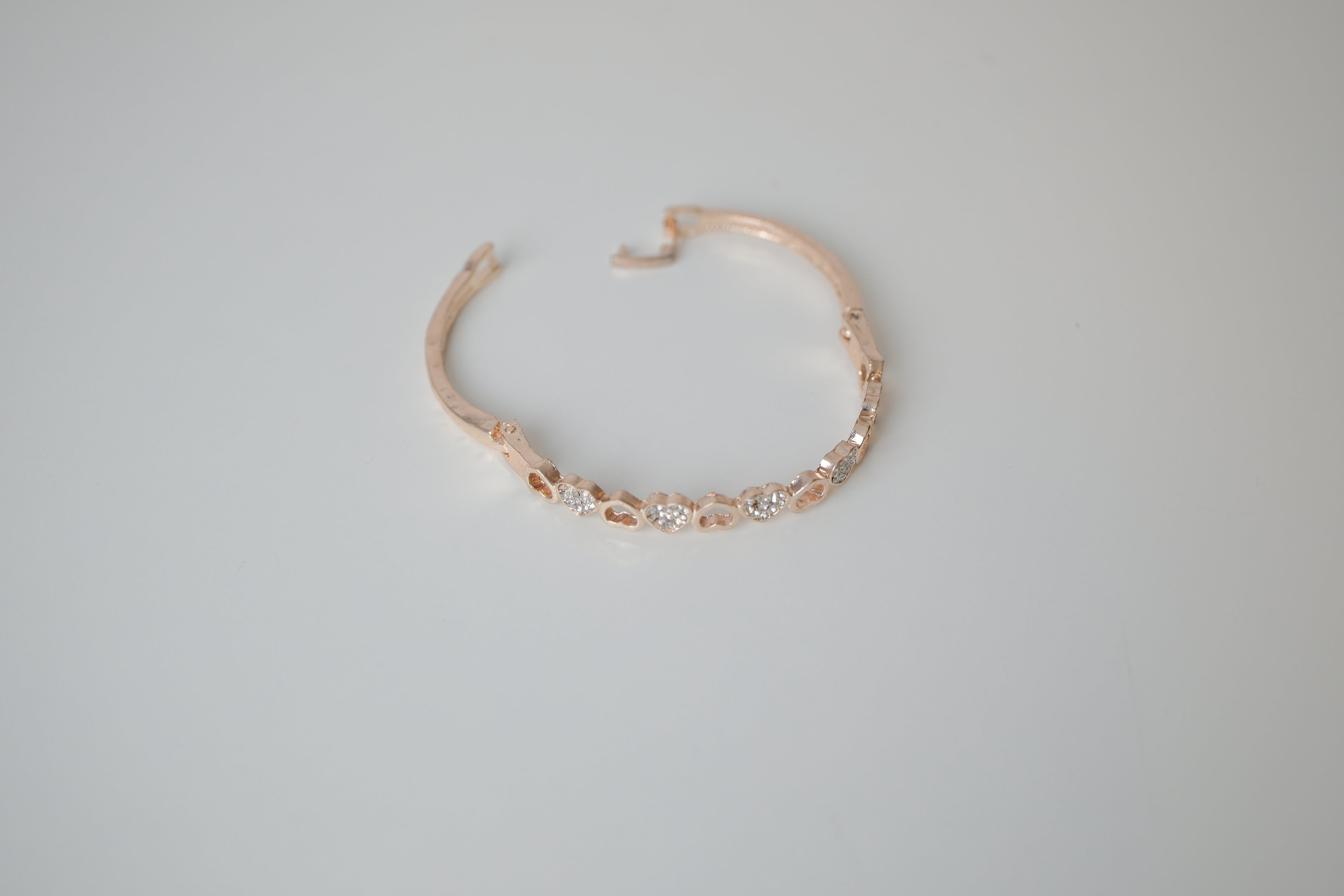 Rose gold heart-linked bracelet