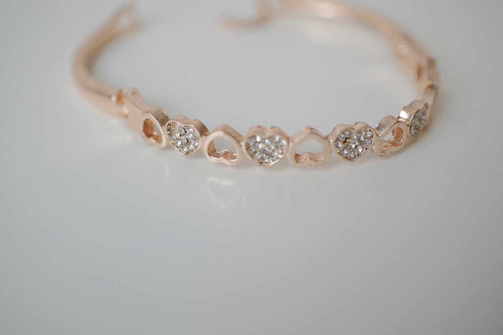 Rose gold heart-linked bracelet
